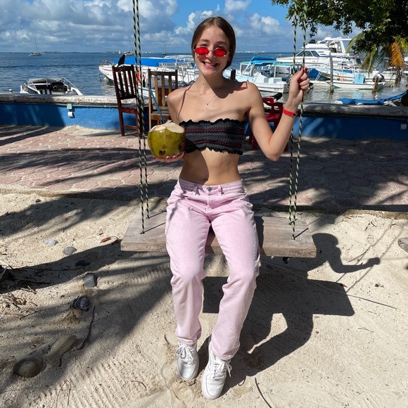 Meet your Posher, Madison - Picture 1 of 1